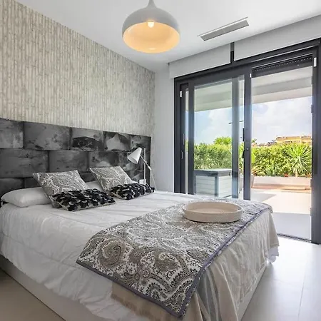 Spacious Flat With Jacuzzi In Mirador Del Sol Εστεπόνα