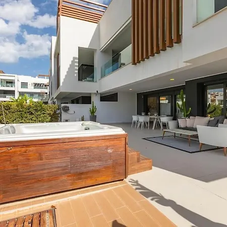 Spacious Flat With Jacuzzi In Mirador Del Sol Daire